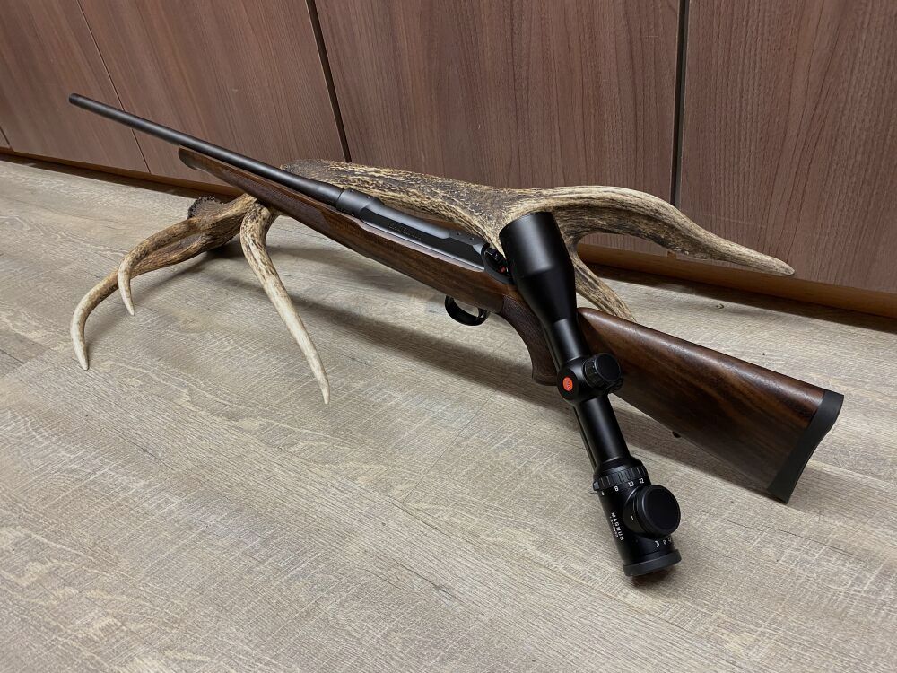 Sauer 101 Artemis, mit Leica Magnus 1,8-12x50 i