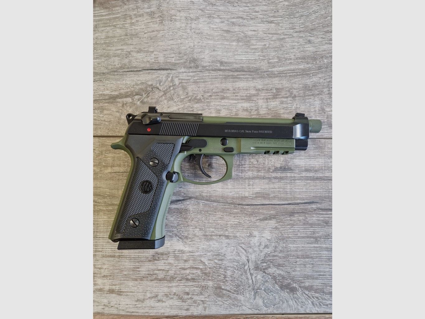 M9A3 Schwarz & Grün, Bild 2 von 2