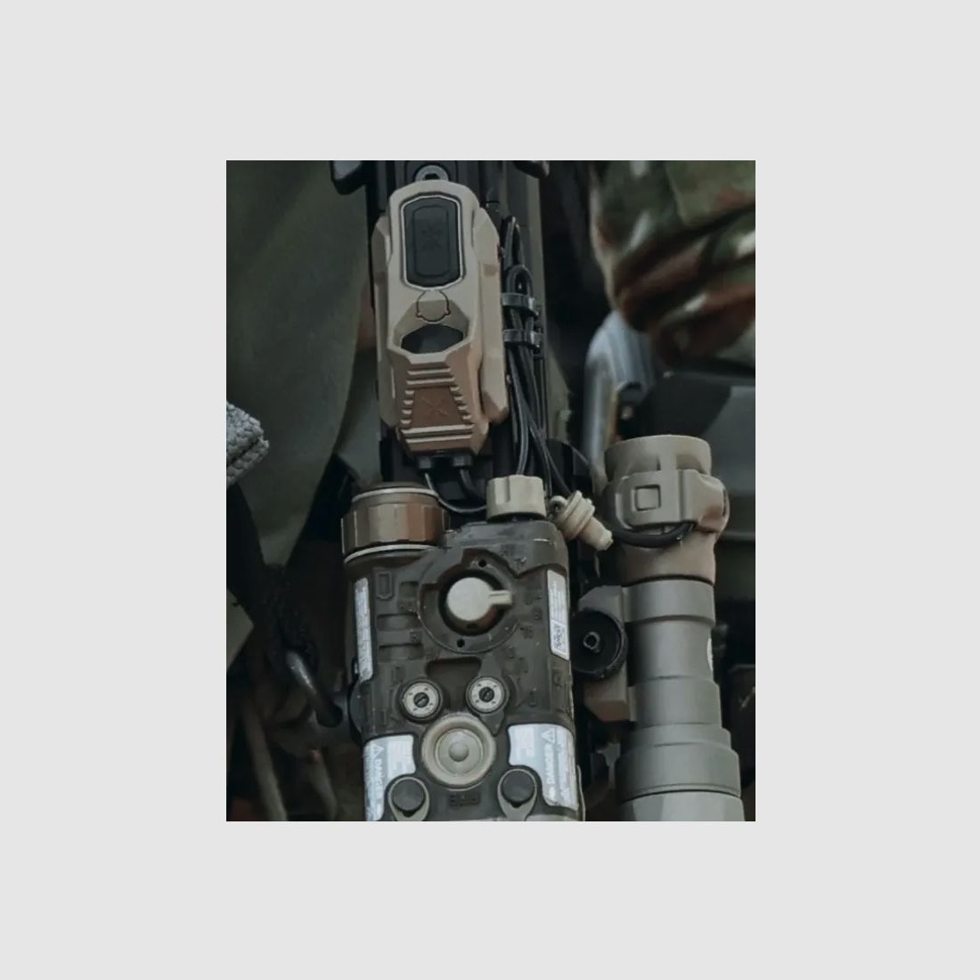 UNITY TACTICAL AXON SYNC SureFire/Laser Crane | FDE, 7", image 3 sur 4