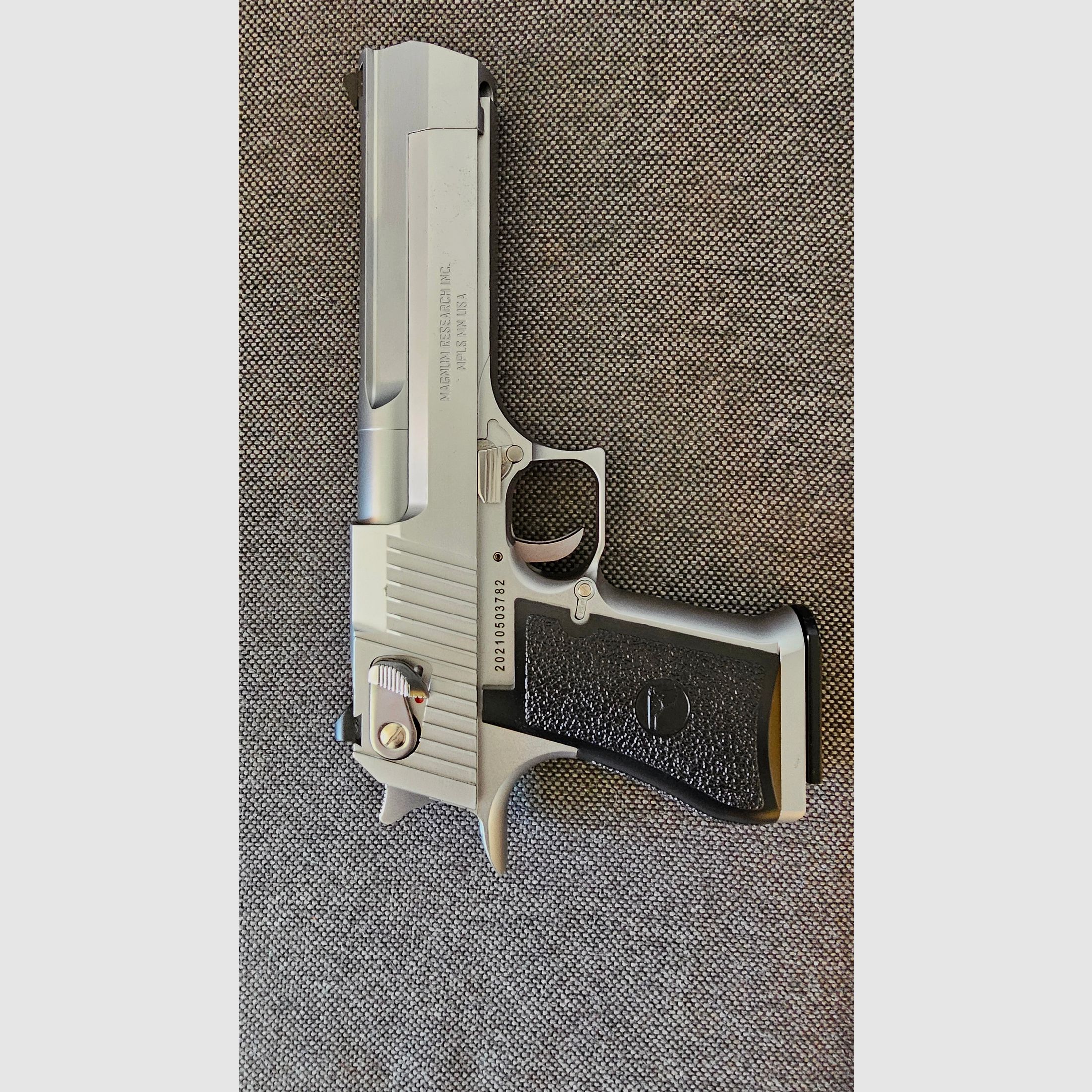 DESERT EAGLE .50AE GBB, SILVER  MAGNUM RESEARCH CYBERGUN