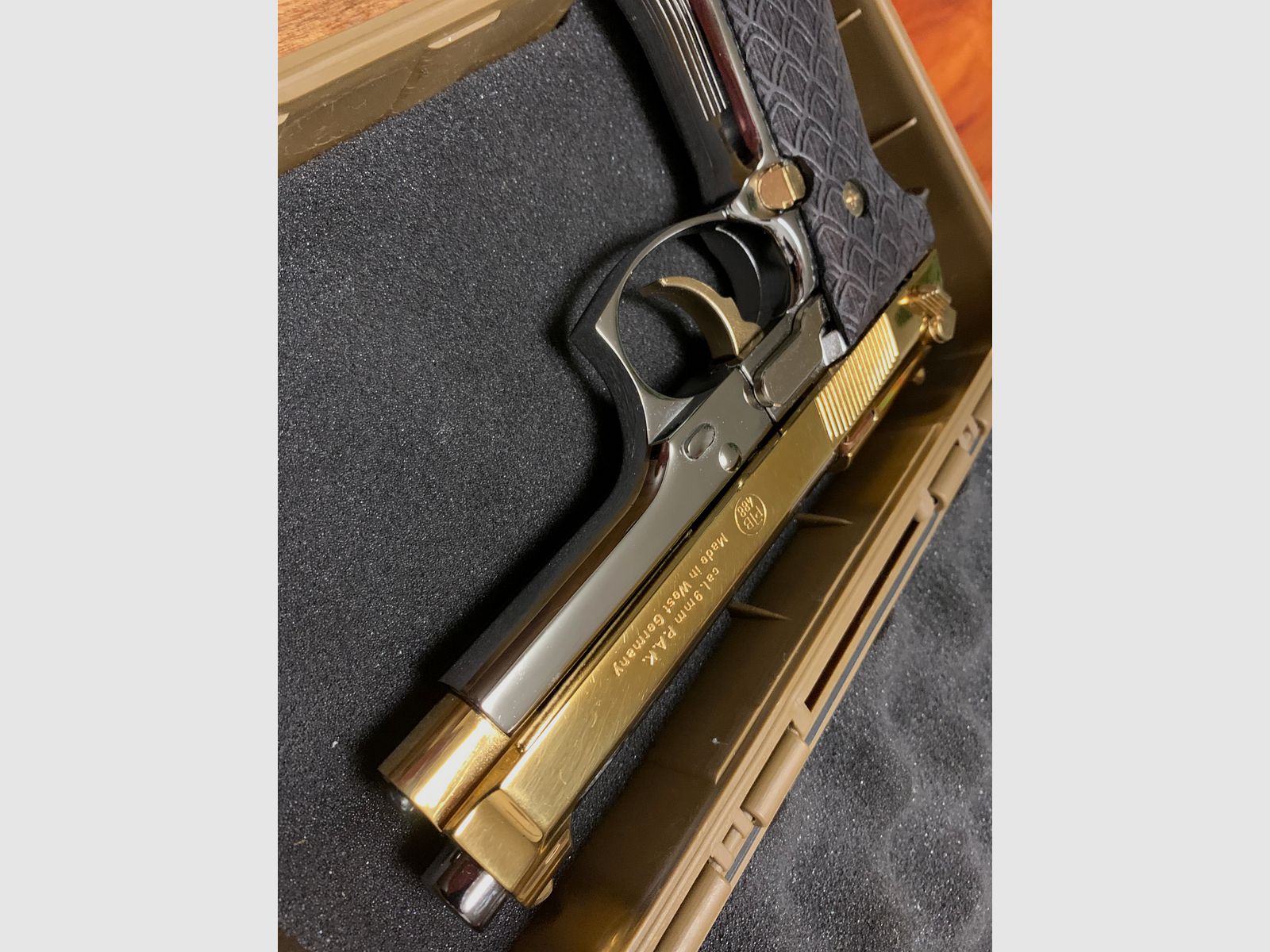 Reck Miami 92F, 9mm P.A.K. 24k gold-plated and chrome-plated