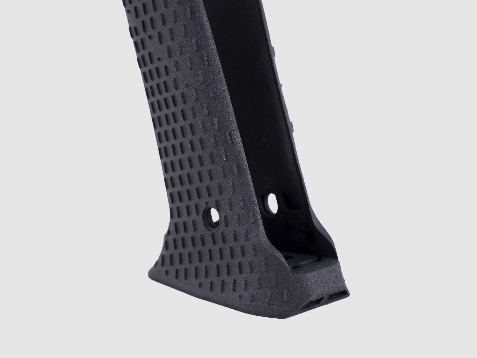 Track grip in polymer with magwell for 1911 - TONI SYSTEM / Rail grip made of polymer with magwell for 1911 - TONI SYSTEM * ITEM CODE PYIMTR1911-BK