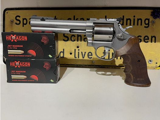 Smith & Wesson 686-4 Practical Champion