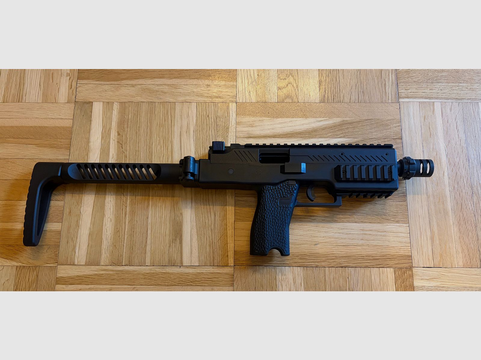 VMP-1 SMG GBB – Like new – Complete set with 2 magazines & silencer