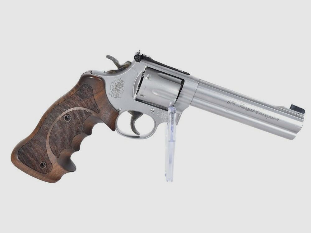 Smith & Wesson	 686 Target Champion