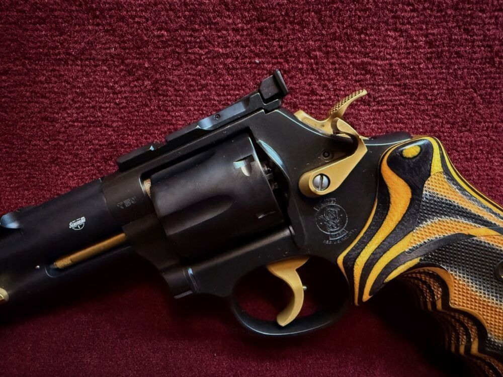 Smith & Wesson 686 Scheuring Black/Gold
