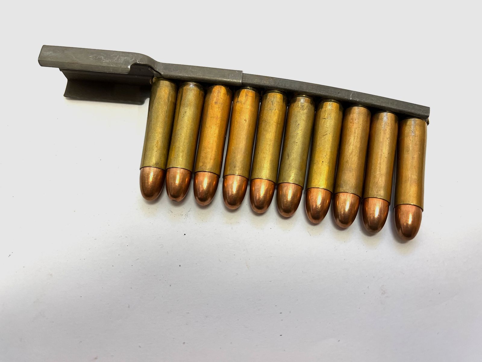 ••• US M1 .30 Carbine loading strip with loading aid + 10 pcs. .30 Carbine dummy cartridges •••