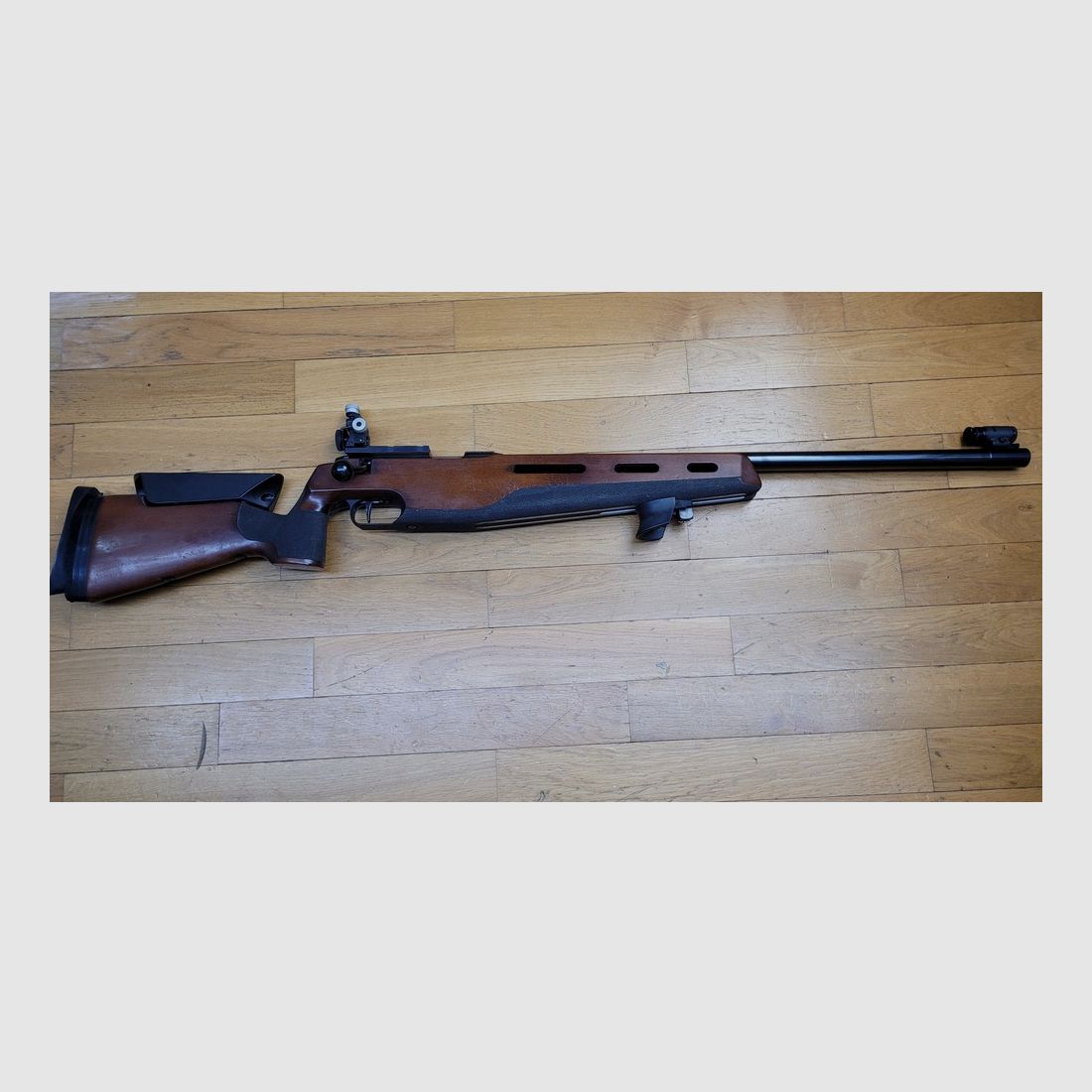 SOLDEN! Schöne Präzisionsgewehr – Anschütz Modell MATCH 1807 – Kaliber 22LR – Vollständig verstellbar – Präzisionsdiopter – Schwerer Lauf – Sehr guter Zustand, Bild 2 von 29