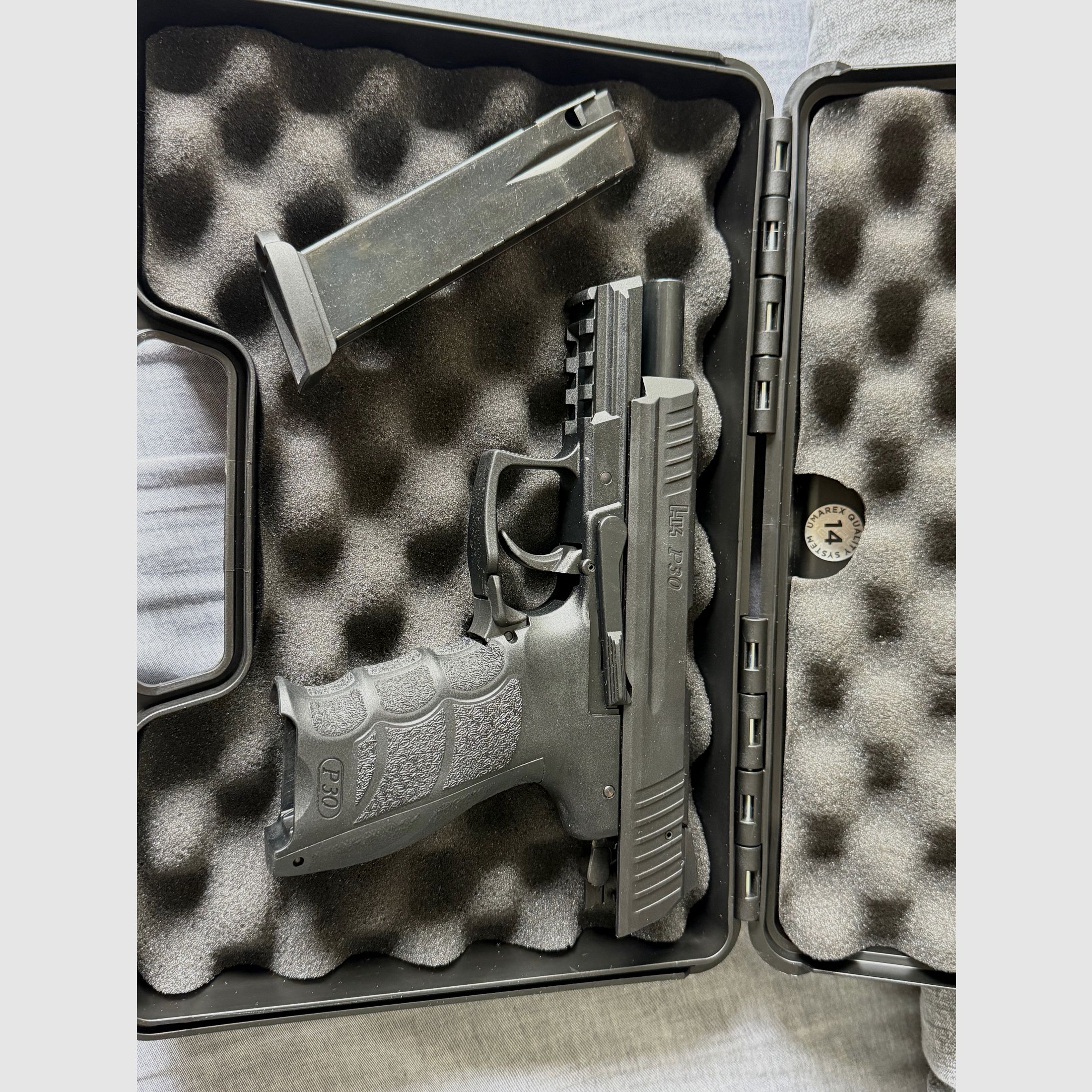 Heckler&Koch P30 pistolet alarmowy