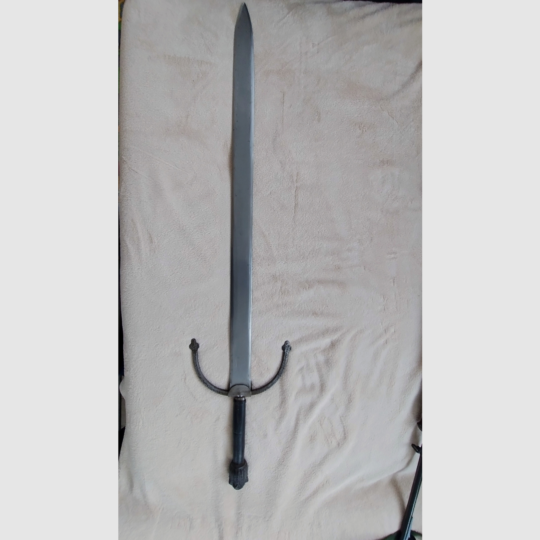 Historisch langzwaard ca. 1870–1900 – leren handvat – vernietigde knop – totale lengte 112 cm