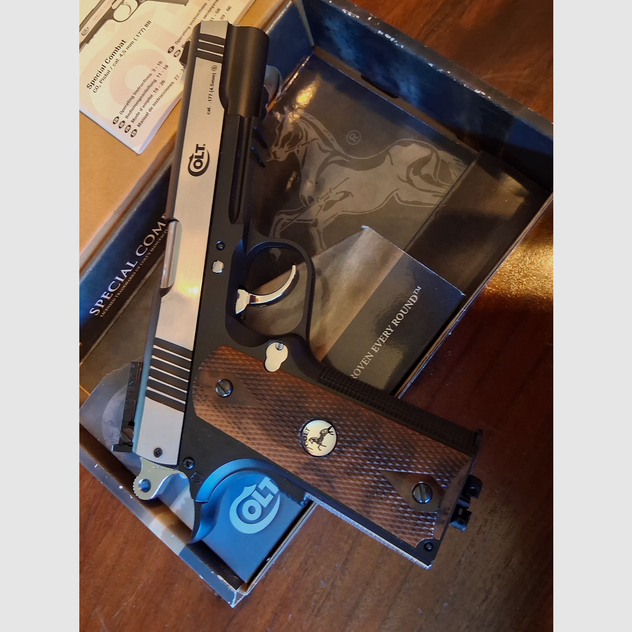 Colt 1911 A1 CO² calibre .177 /4,5mm BB avec marquage F, libre à partir de 18 ans