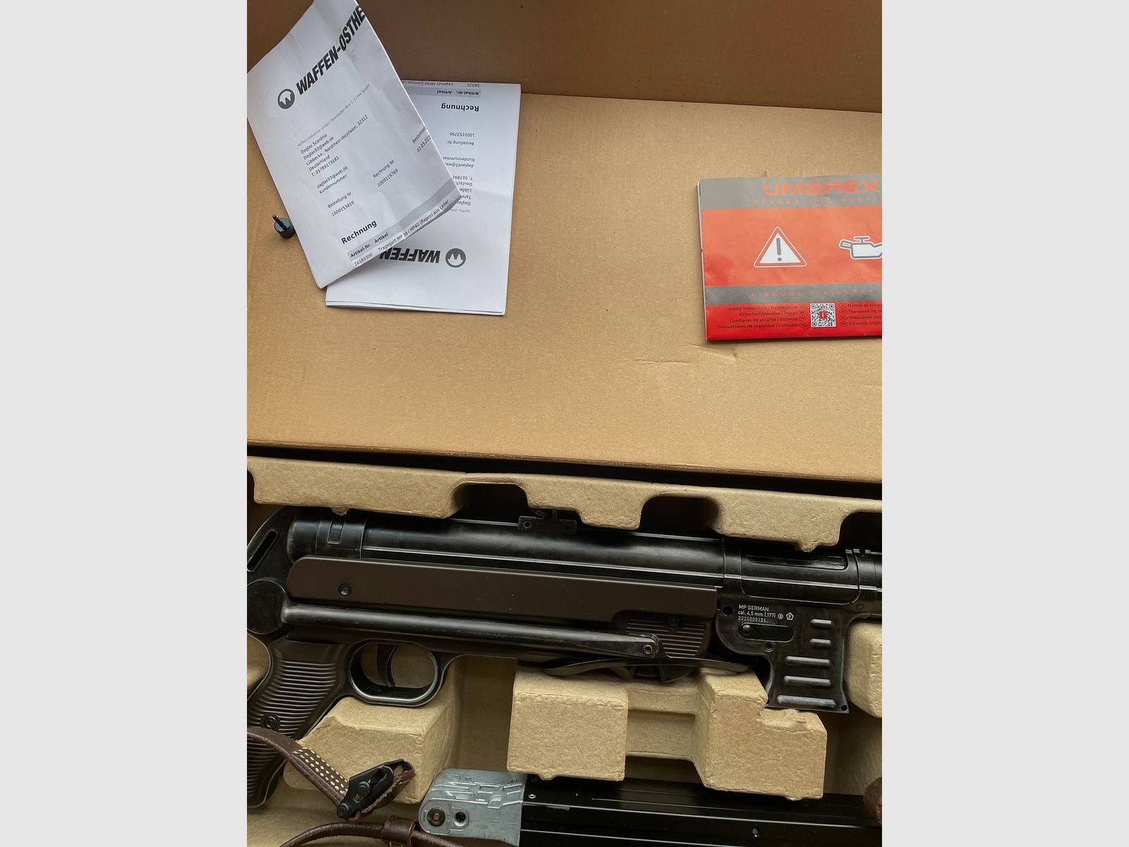 Umarex Legends MP40 Edición Legado Alemán - 4,5 mm Stahl BB Co2 (P18)