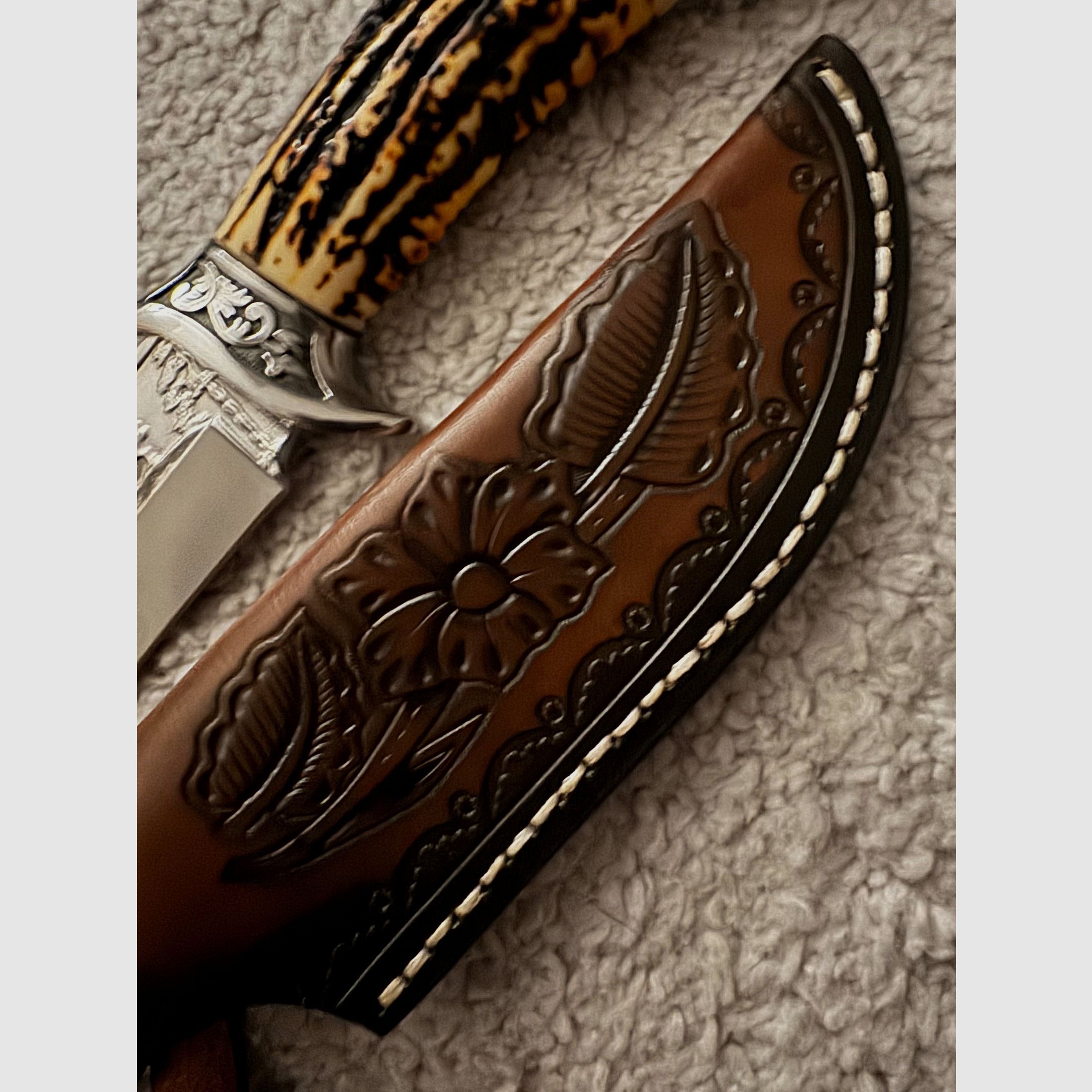 Coltello da caccia con fodero in vera pelle spesso mai usato