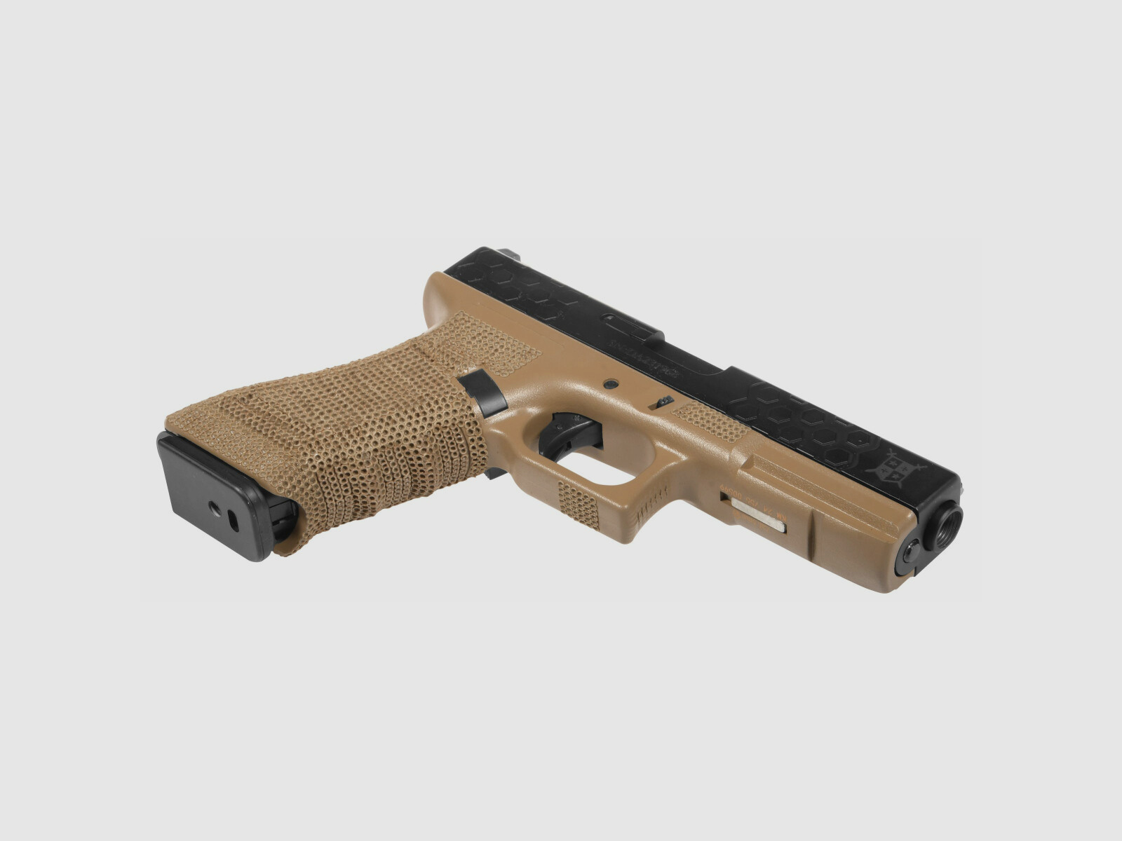P03 GBB Airsoft Pistole in TAN | Delta Armory