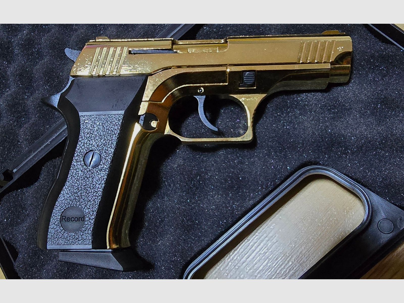 Record 2015 Gold blank firing 9mm PAK
