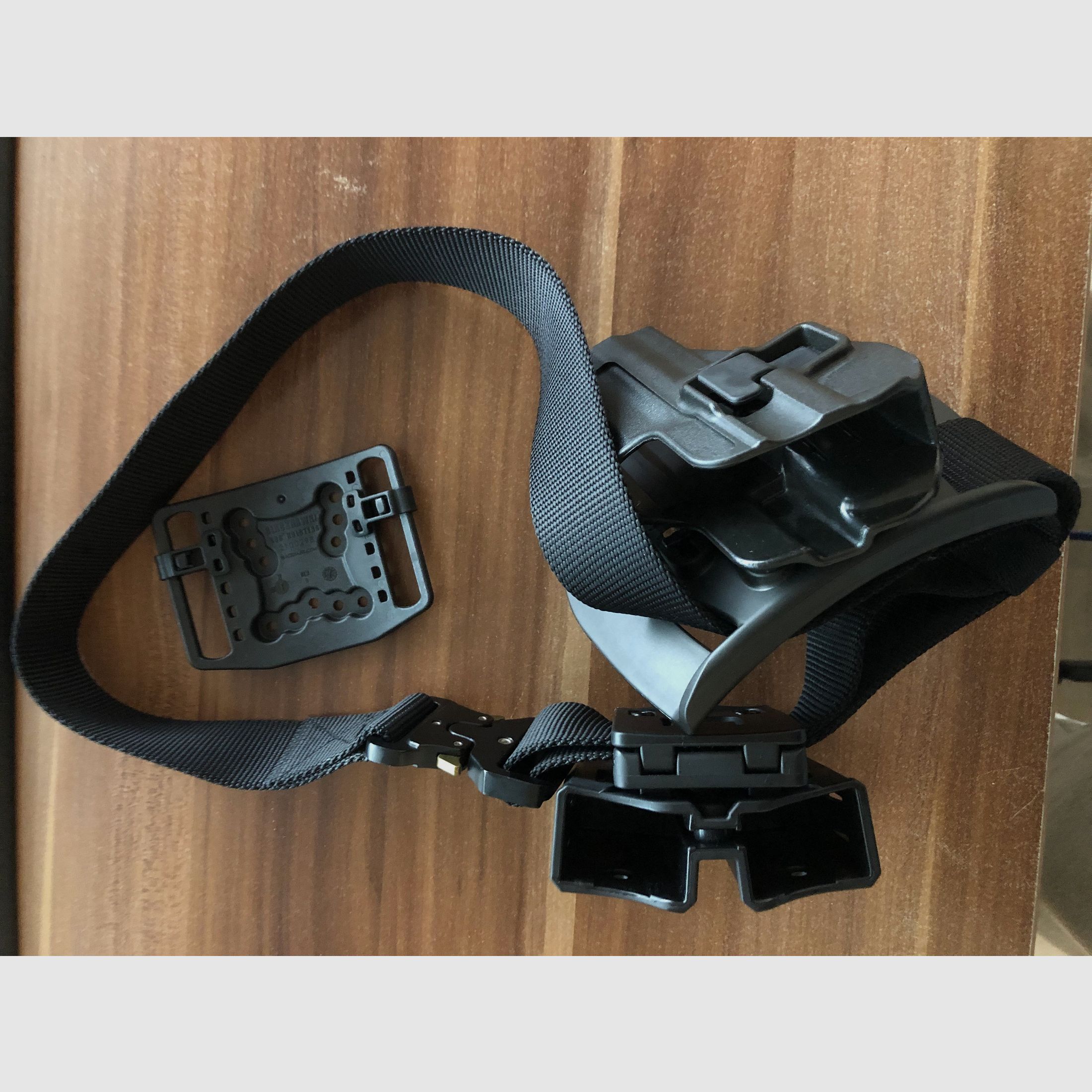 fondina tattica per cintura modello Black Hawk 2100298 con tasche per due caricatori in cintura