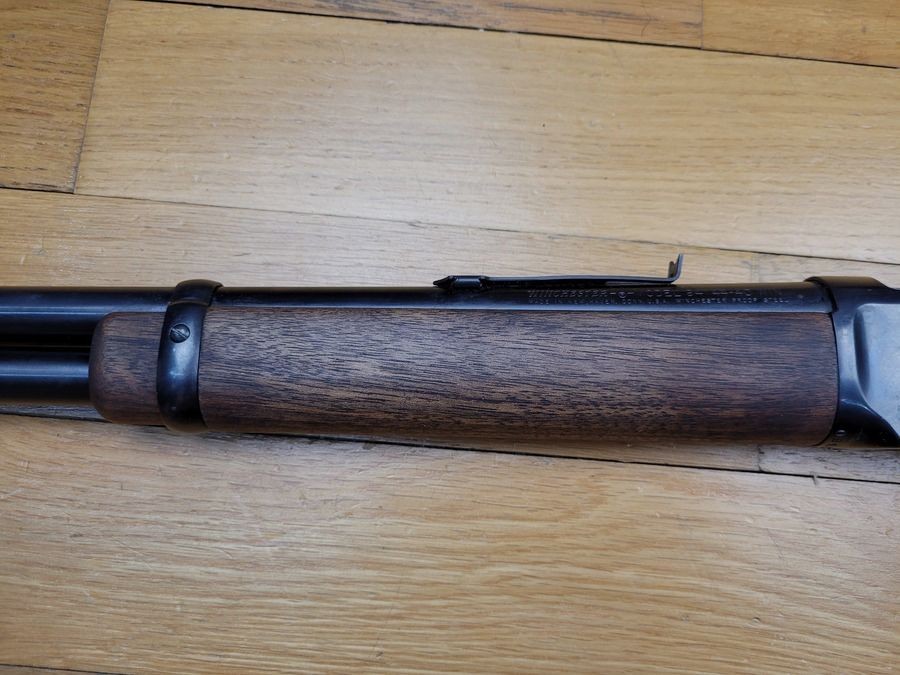Sehr schöne Winchester Modell 1894 – Kaliber 44-40 – Waffe Made in USA aus 1977 – Kapazität 10+1 – Bronze- und Nussbaum-Finish – Mechanischer und ästhetischer Zustand ausgezeichnet, Bild 26 von 27