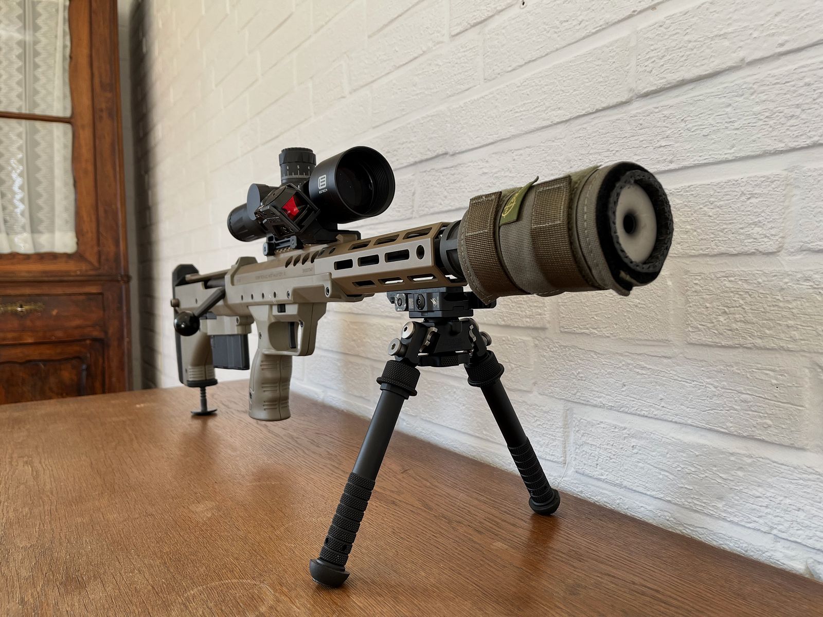 DESERT TECH SRS A2 (Covert) .308 Win + Wechselsystem 6,5 mm Creedmoor + EoTech Vudu