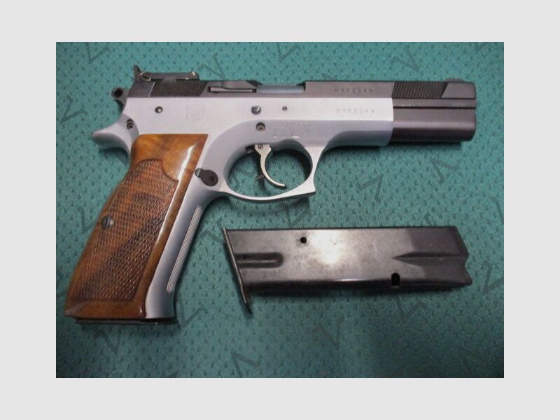 Pistolet Tanfoglio "The Ultra" 9mm Luger z celownikiem sportowym i zapasowym magazynkiem Ultra