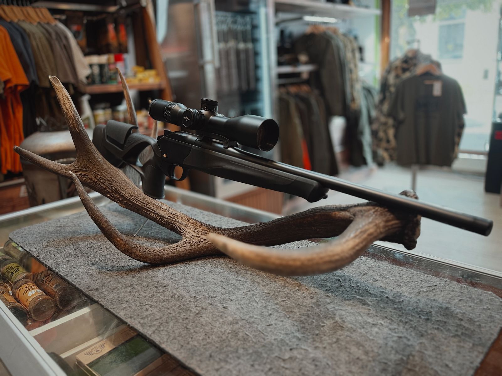 Blaser R8 Ultimate Linksausführung Kal. .308 Win. mit Blaser B2 3-18x50 IC QDC+ – Neuwaffe