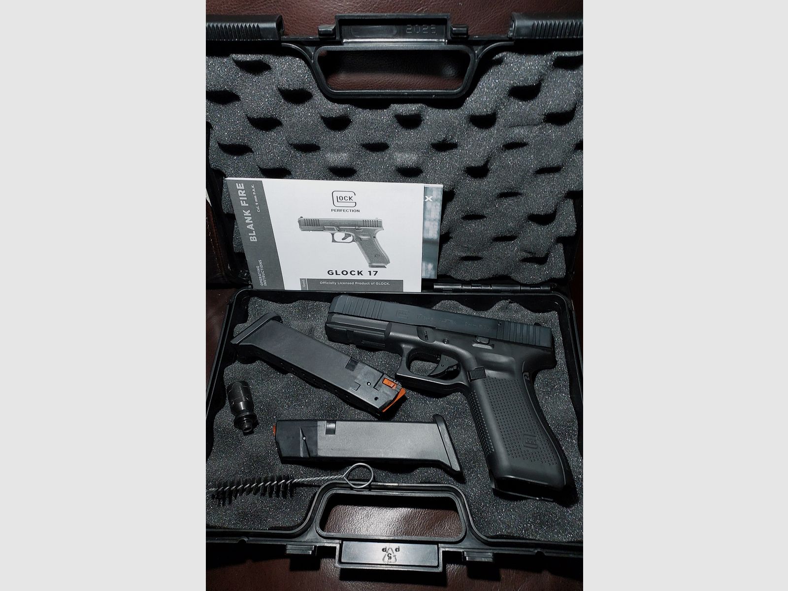 Glock 17 Gen5 Schreckschuss Pistole 9mm P.A.K. schwarz (PTB 1068) - 2 Magazine - Taktisches IWB Holster Rex Arms Sidecar