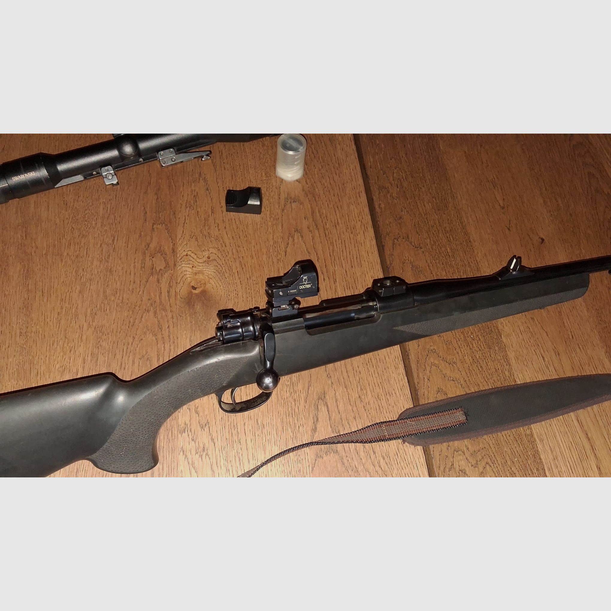 Mauser 98 „Forest“ in calibro 9,3x62 – pacchetto completo (Swarovski 8x56 + Docter Sight)