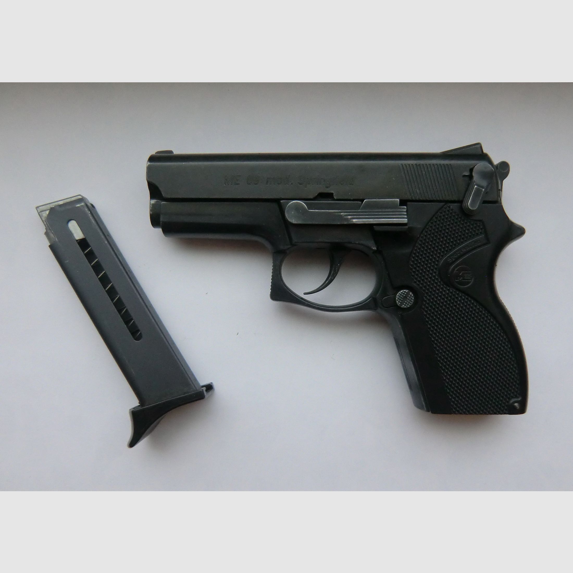 ME 69 Mod. Springfield  9mm K.   PTB: 679  Beschuss: AA  8-Schuss Magazin