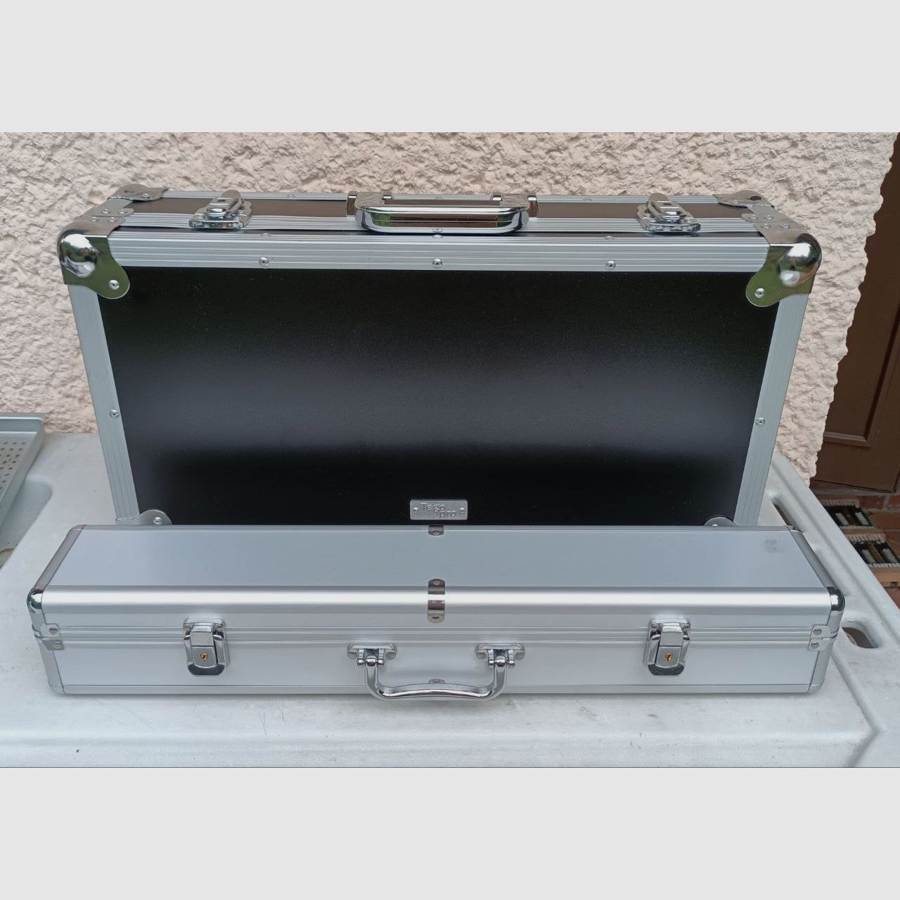 2x weapon cases large and small with lock and 2 keys each