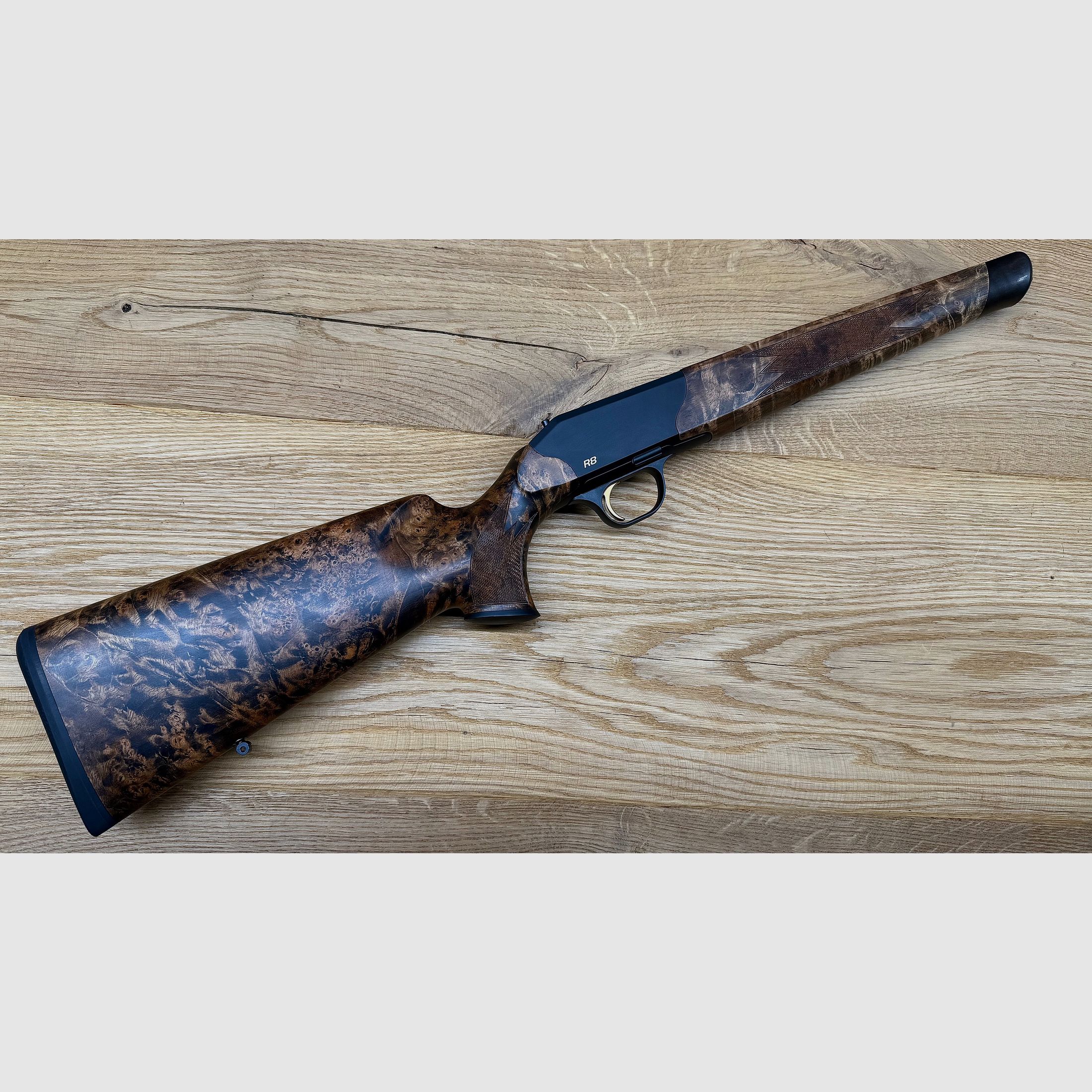 Blaser R8 Custom Schaft mit Gehäuse/System // HK 9-10 // R8 Logo und Abzug in gold // TRAUMSCHAFT