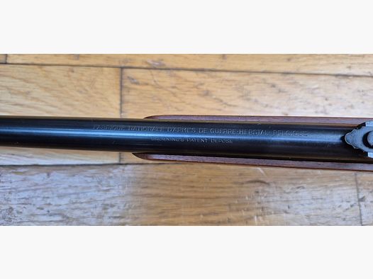 Très jolie et fort plaisante carabine semi-auto Browning SA-22 « Smokeless » – Cal.22LR – Fabrication de qualité FN Herstal – Modèle Take down – 10 coups – Très bel état esthétique et mécanique – Canon « nickel »- Une arme des plus amusantes et très précise – TBE+