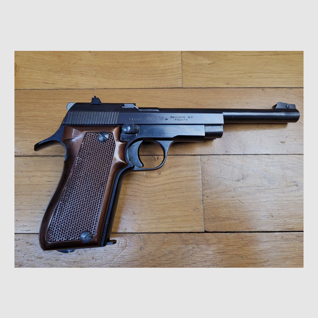 Schöner Unique Modell D6 – Kal. 22LR – Lauf 6 Zoll – Ausgezeichneter mechanischer und ästhetischer Zustand – Zehn-Schuss-Magazin – Sehr zuverlässiges Modell aus Vollstahl – In Originalverpackung für einen Zustand der Waffe, der nahezu neu ist!, Bild 16 von 21