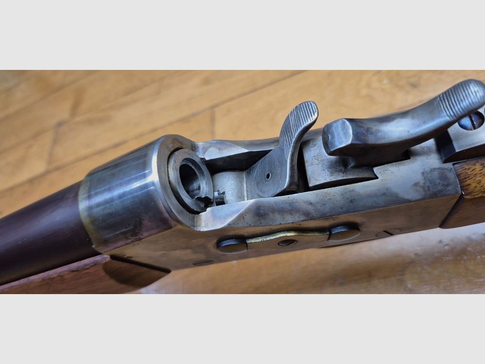 Zeer indrukwekkend Duits handgemaakt geweer type Remington Creedmoor Long Range / Sharps 1874 – Competitiewapen voor zwartkruit op maat – Kal. .45-100 – Zware loop type Lothar Walther van 85 cm – Stalen blok systeem – Hout in mooi walnoot en messing beslag – Staat bijna als nieuw – Word de Mr. Quigley de Australiër van uw stand! – Staat TBE+++, afbeelding 22 van 36