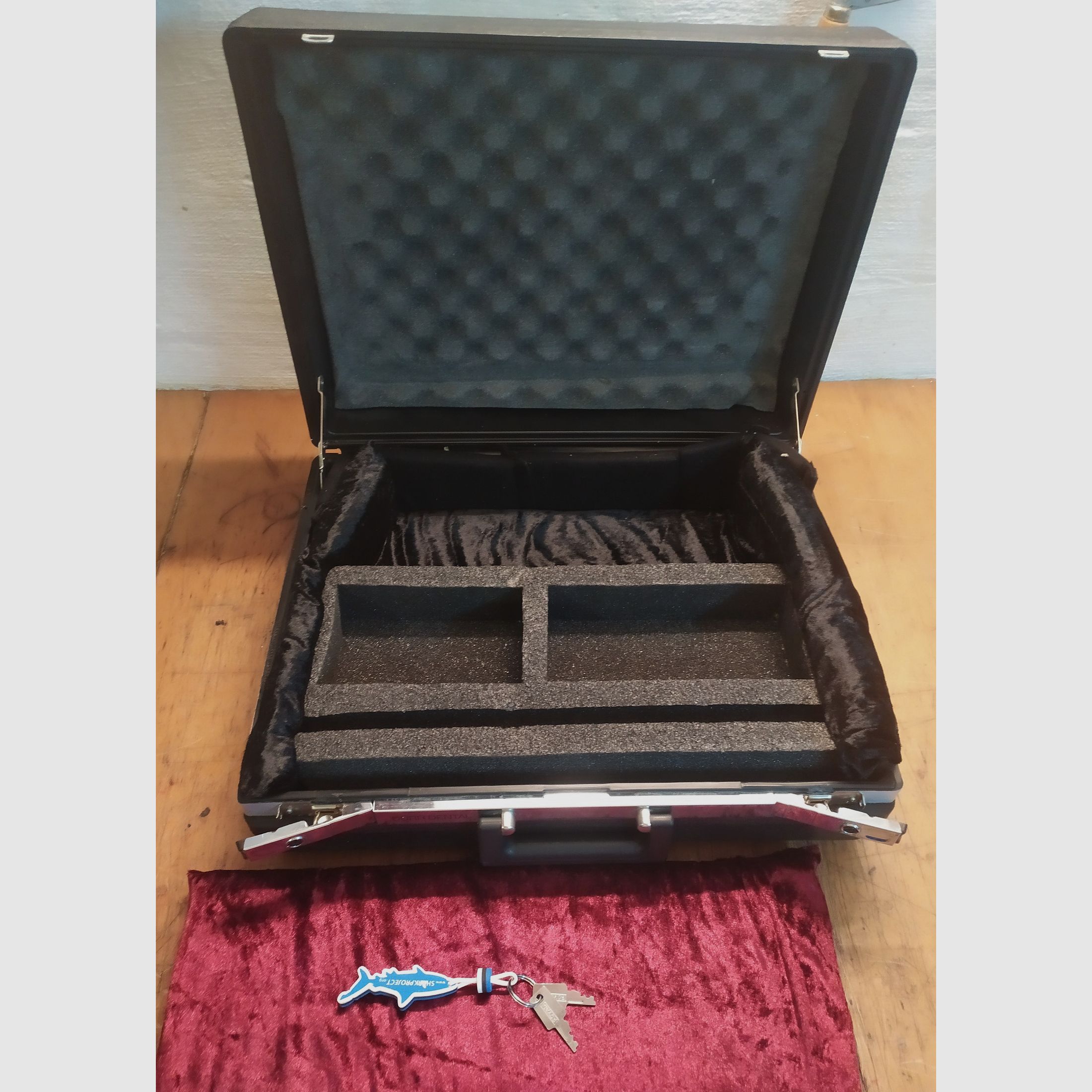 Diverses Zubehör & Teile: 1911 Edelstahl Teile, Ruger ZF Montage, 4x20 ZF, 4,5mm BB Glock, G3-Rem870-STR Schäfte, Mehrere Waffenkoffer