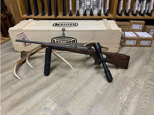 Sauer 101 GTI, izquierda, con Zeiss Conquest V6 2-12x50 M, con riel