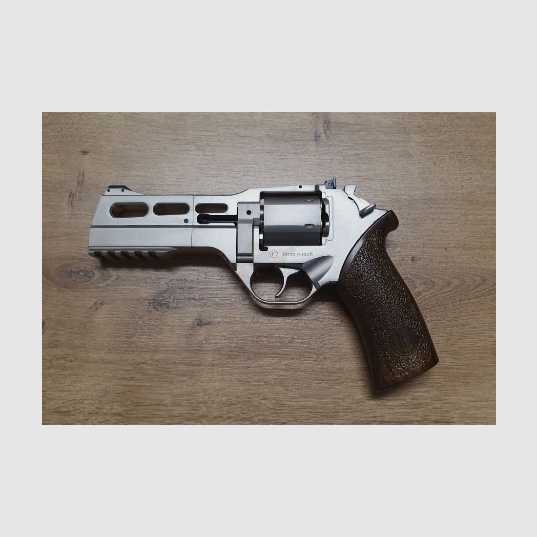 Rhino 50DS Airsoft Revolver in Nickel-Optik Chiappa -F-