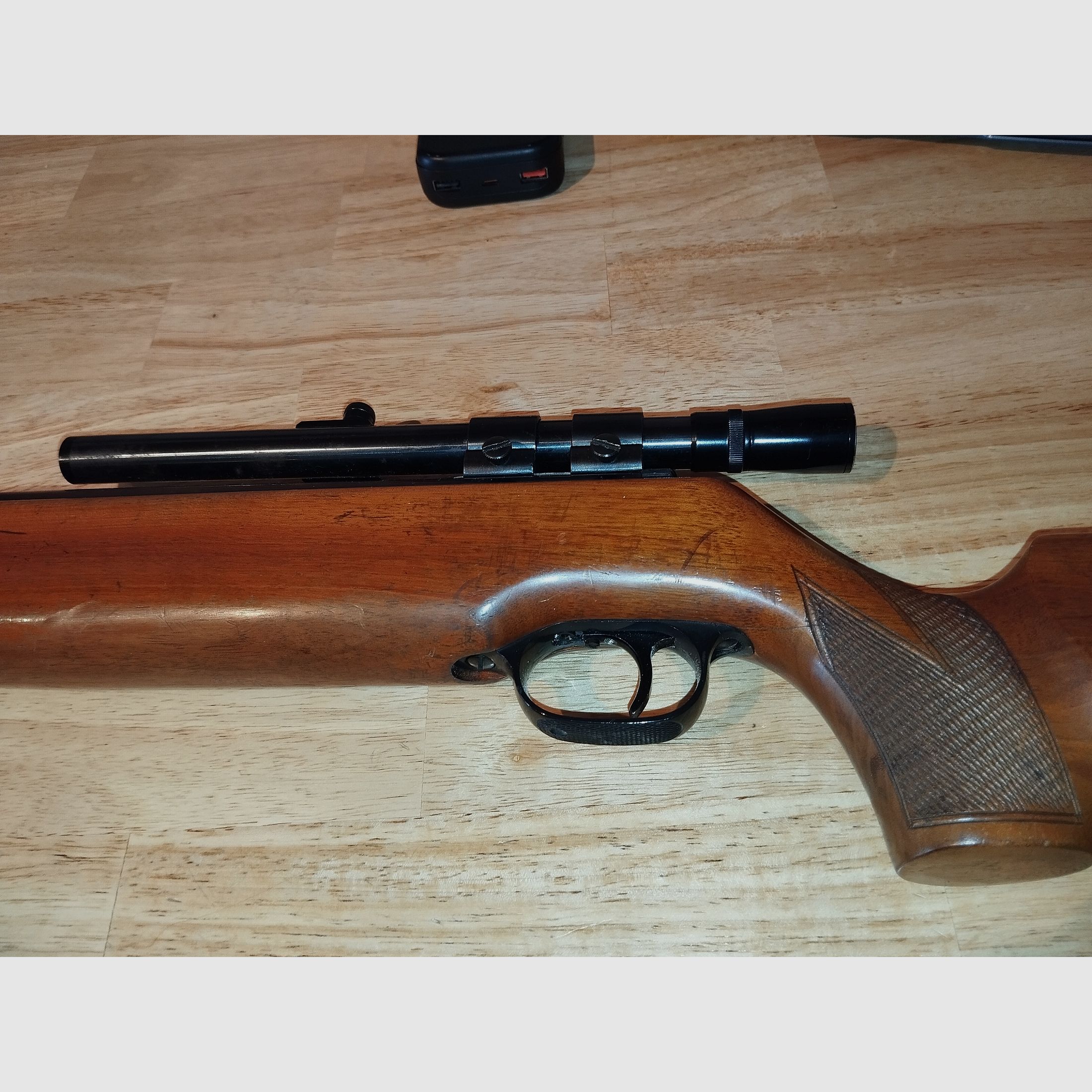 Super Komplett Preis.. Biete ein gut erhaltenes Oldtimer 70er Jahre  Luftdruck Gewehr LG 4,5 Modell 55 von Walther .