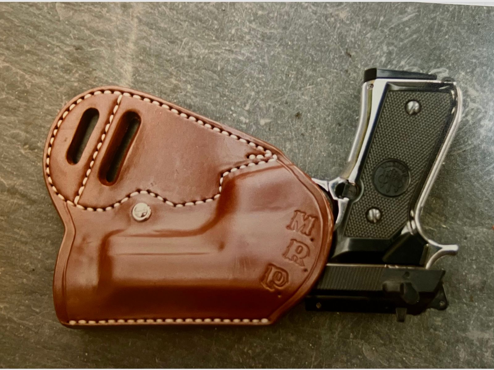 HKDesign Holster Art. Nr. 035 "Secret Service" Holster für Beretta 92 F ( Back up ) und SIG 226  mit eingenähten Lederkornschienen