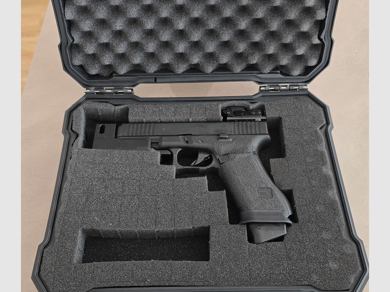 - UNIKAT - Glock 17 9mm PAK MATCH Gen 5 (PTB 1068) 