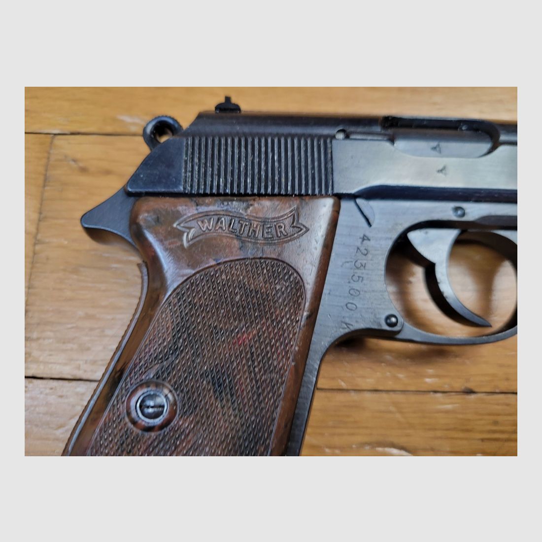 Guter Walther PPK Pistol – Herstellung Walther Zella-Mehlis Ende 1944 – Kaliber 7,65 mm – Neu brüniert – Riemenring – Kleiner Zivilist einberufen! – Spiegel-Lauf – BE+, Bild 4 von 17