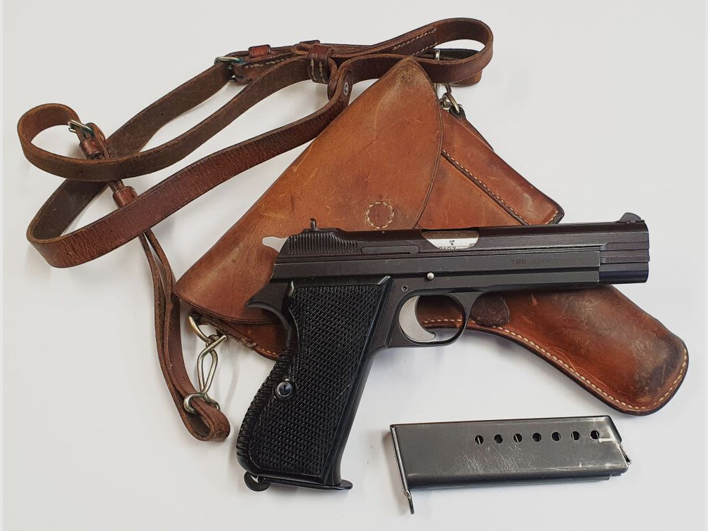 SIG Pistool SIG P210-2 in kaliber 9mm Luger (9x19) inclusief holster en reservemagazijn, GEMAAKT IN ZWITSERLAND