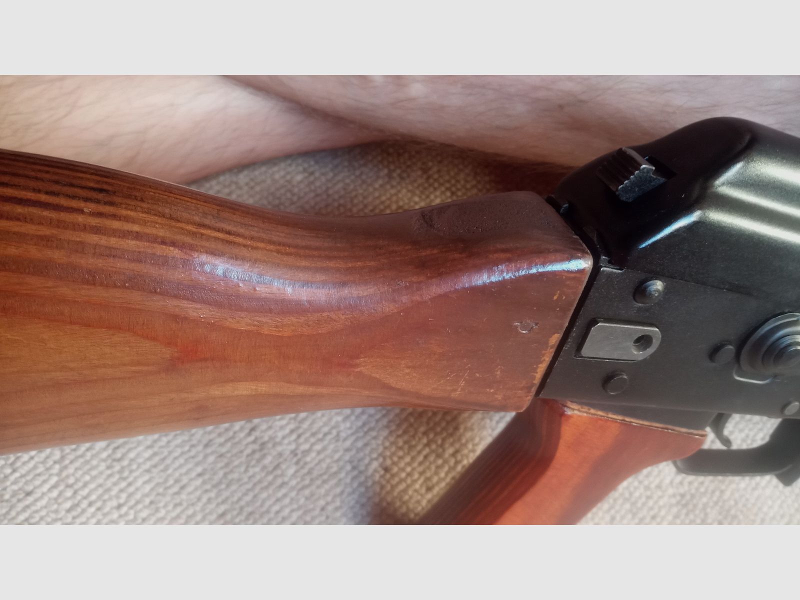 Madera de AK ruso con adaptador para rifle de CO2 Yunker en aspecto de culata fija AK74