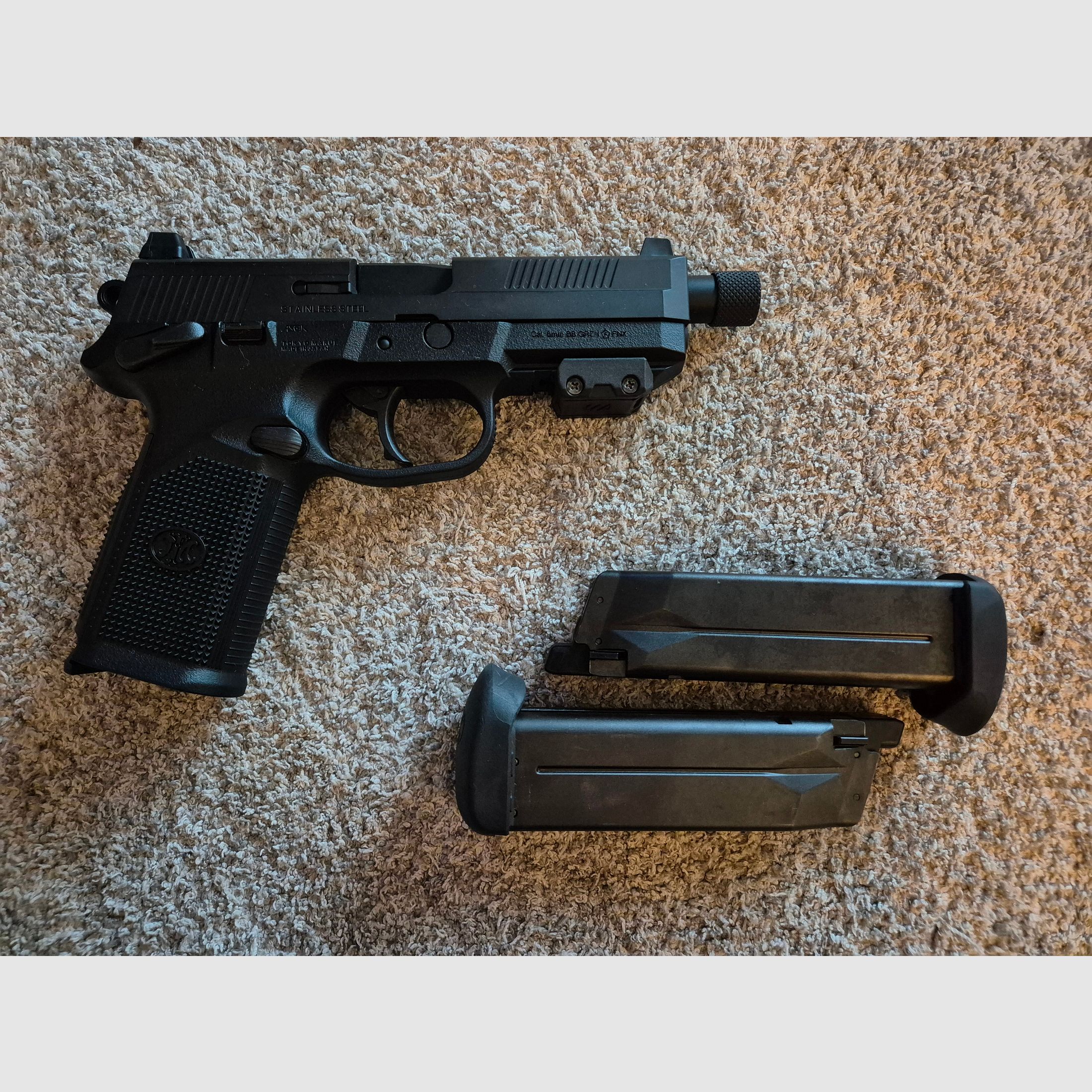 Airsoft Komplettpaket – GC16 E.T.U. S-AEG & Tokyo Marui im Koffer