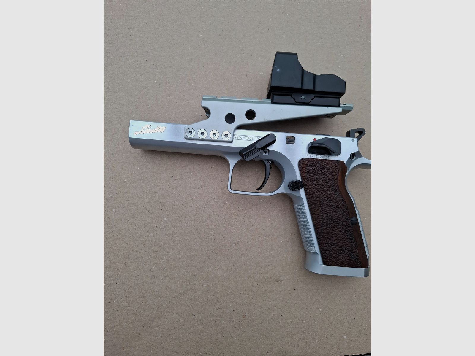 Neuwertige Tangfoglio mit 3 Wechselsystemen + Revolver S&W, Bild 2 von 5