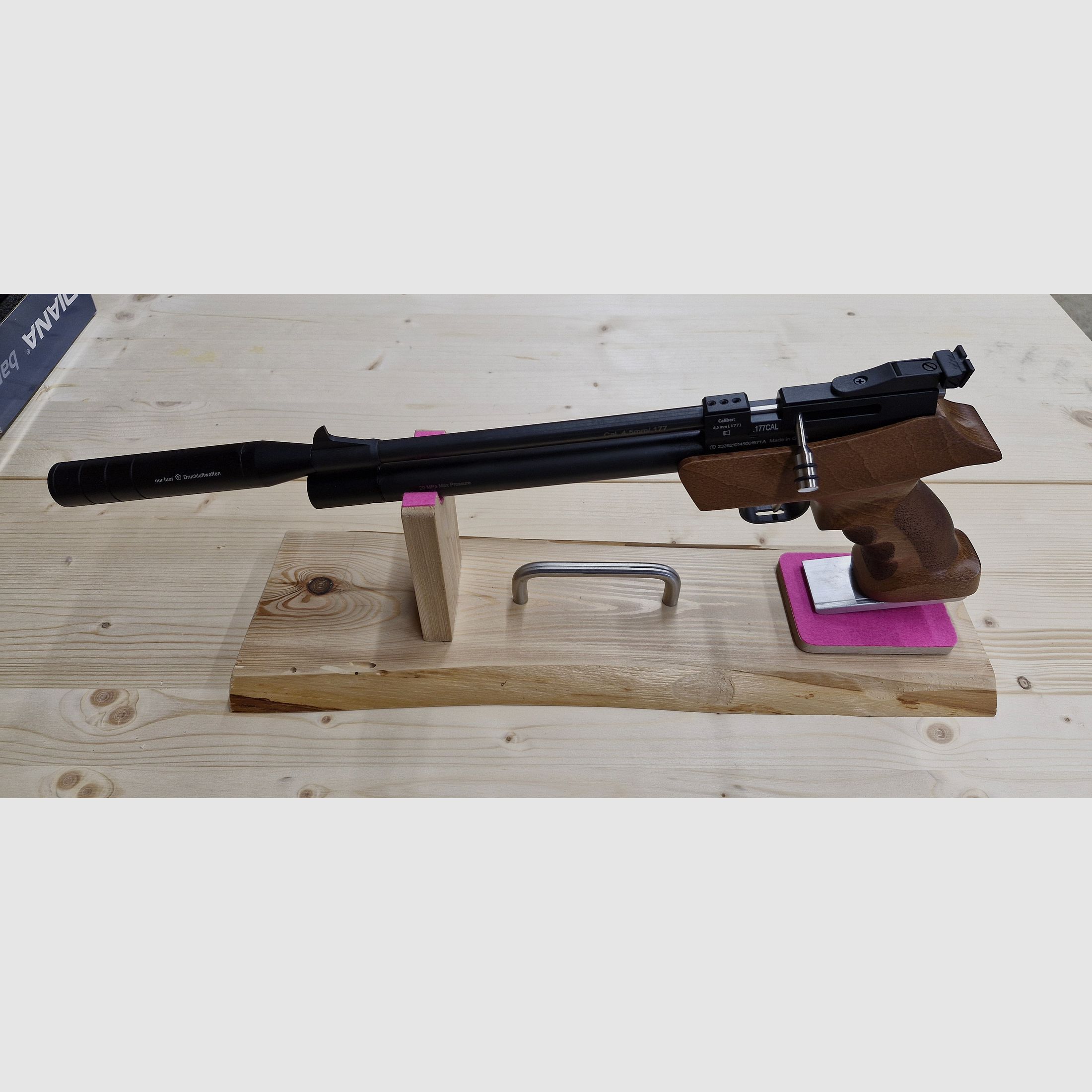 Luftpistole Diana Bandit, Pressluft, Magazin, Schalldämpfer – mit Luftpumpe, Auflage, 4,5mm-Diabolo, Ständer, Zubehör