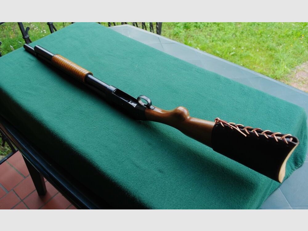 Winchester 97 von Norinco mit Butt Stock Cover von Kirkpatrick