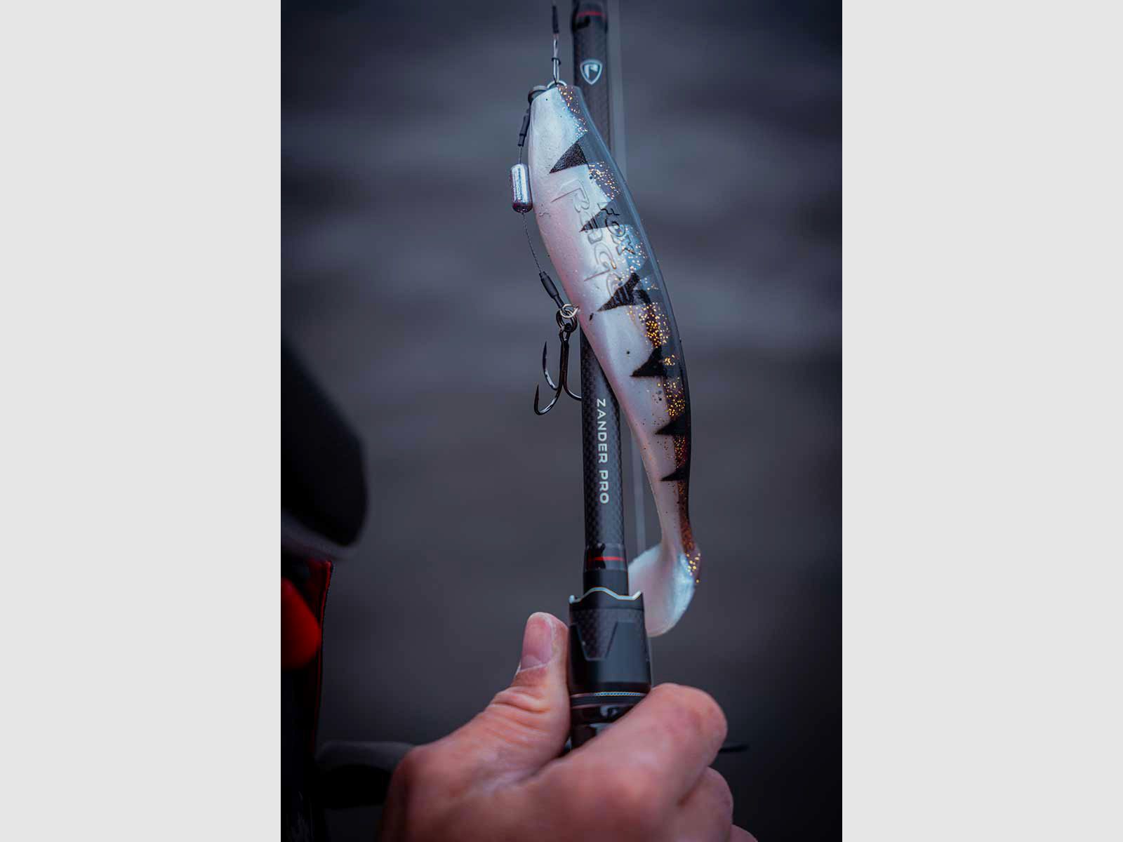 FOX RAGE – ULTRA UV ZANDER PRO SHADS | LOADED SOFTBAITS | 18cm 7″ 53g | Glitter Perch, immagine 3 di 3