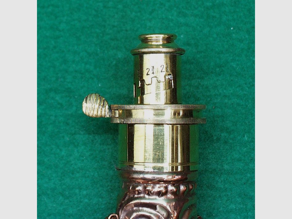 Indien	 Pulverflasche, Kupfer (Muschel)