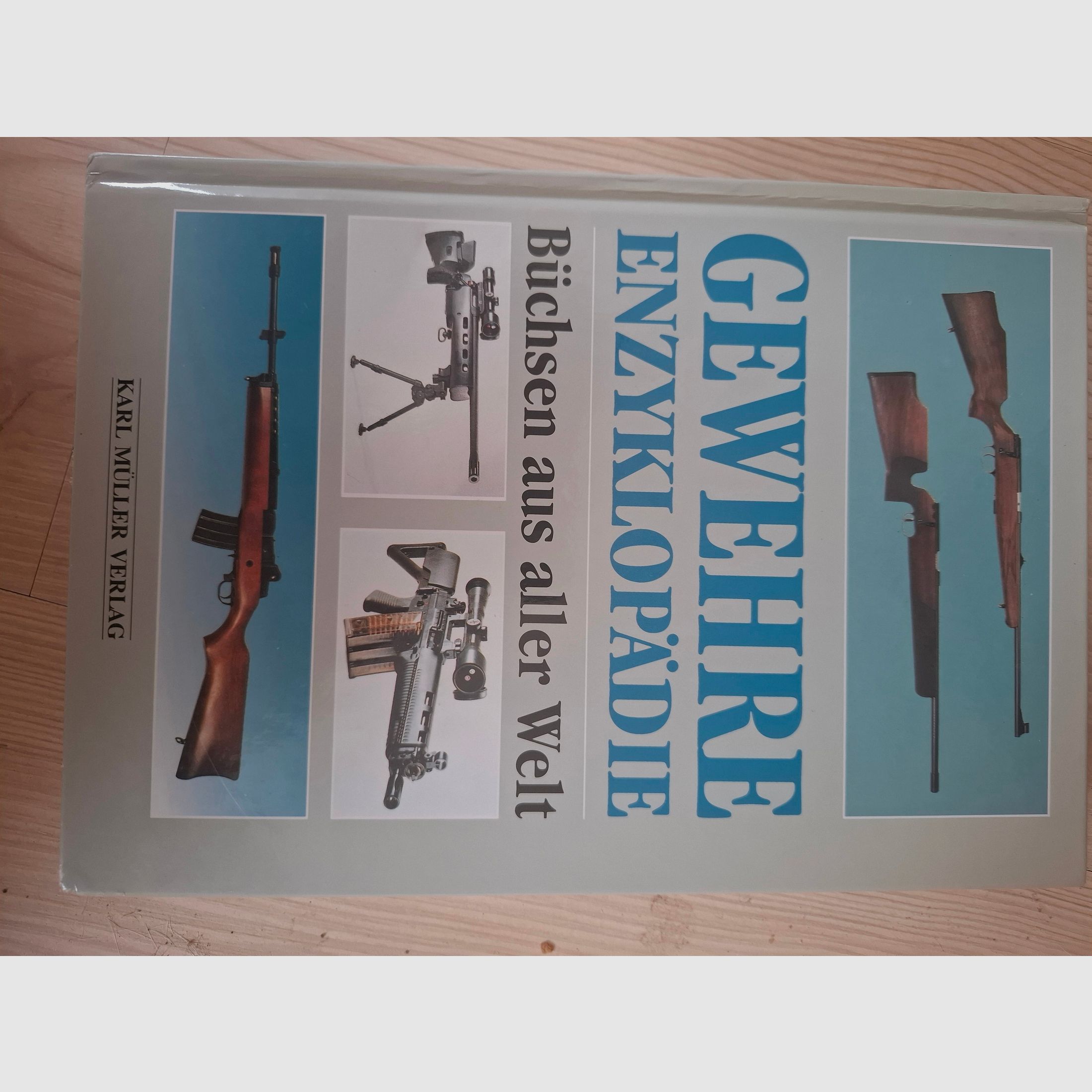 Konvolut aus verschiedenen Waffenbüchern