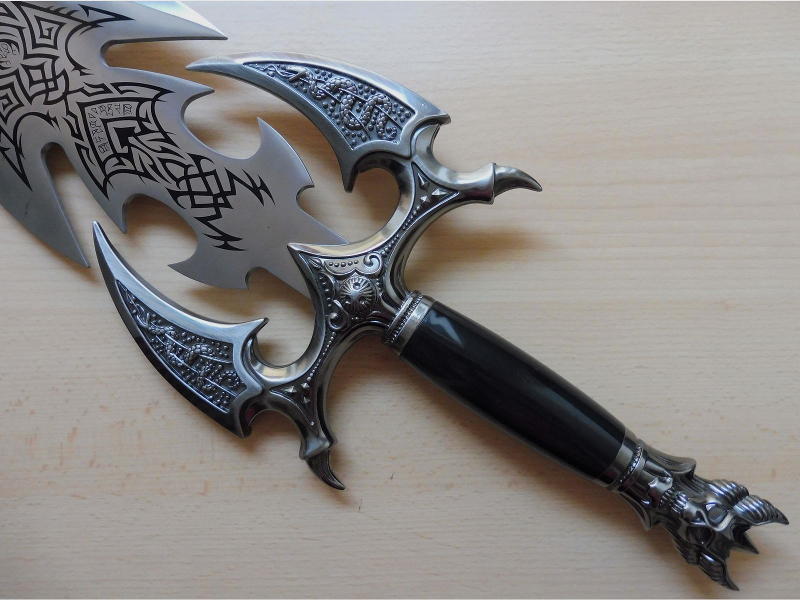 Spada dell'Oscurità" / "Sword of Darkness" replica? Artista fantasy Kit Rae Kilgorin / "La storia delle spade degli Antichi"?