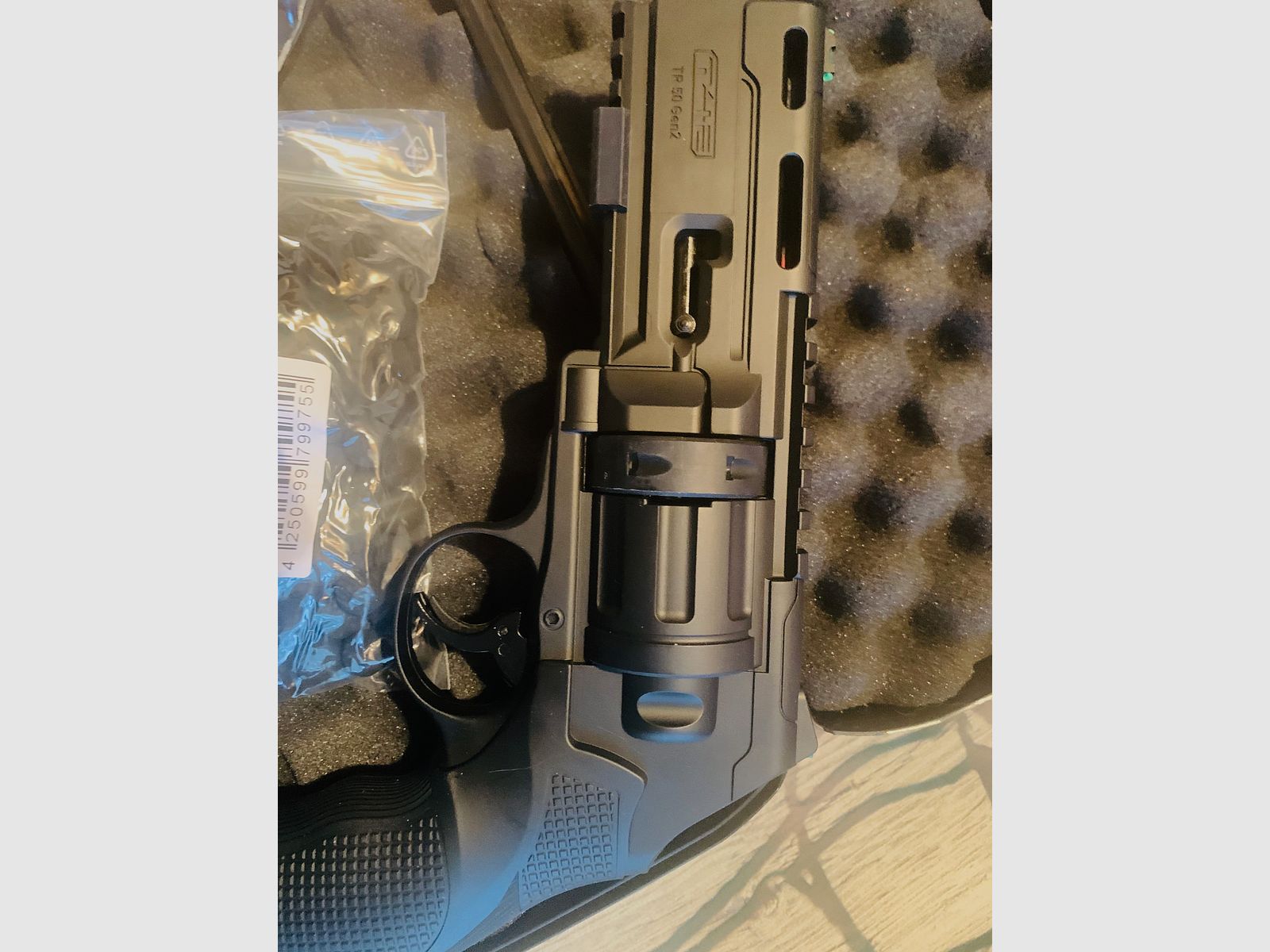 Taktischer Revolver TR 68 Gen.2 7,5 Joule, CO2 Kapseln-Technik/Arrows-Pfeile mit Halterung